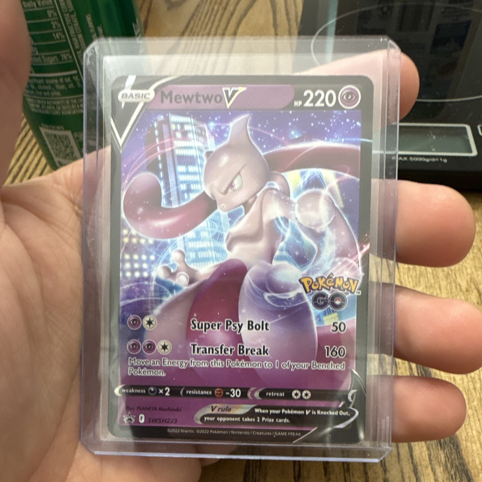 The Pokémon Company Mewtwo V SWSH Promo SWSH223 Holo English 220 HP