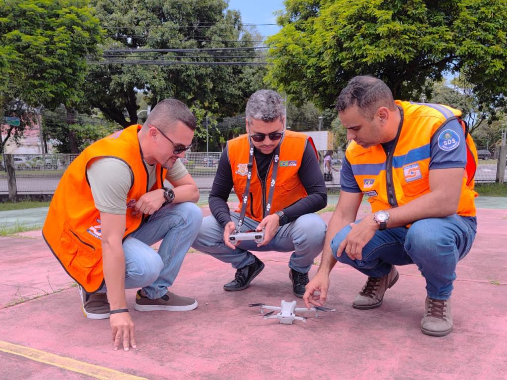 Você está visualizando atualmente SERVIDORES DE GOIANA PARTICIPAM DE CURSO DE DRONE PARA MAPEAMENTO DE ÁREAS DE RISCO