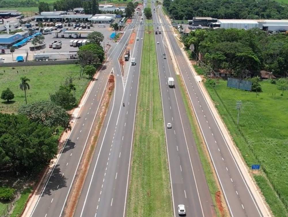 Você está visualizando atualmente Frentista encontra bolsa com carteira e dinheiro e entrega à polícia