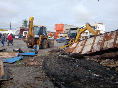 Leia mais sobre o artigo PREFEITURA DE GOIANA INICIA ORDENAMENTO NA ENTRADA DA CIDADE COM DIÁLOGO E APOIO AOS BARRAQUEIROS