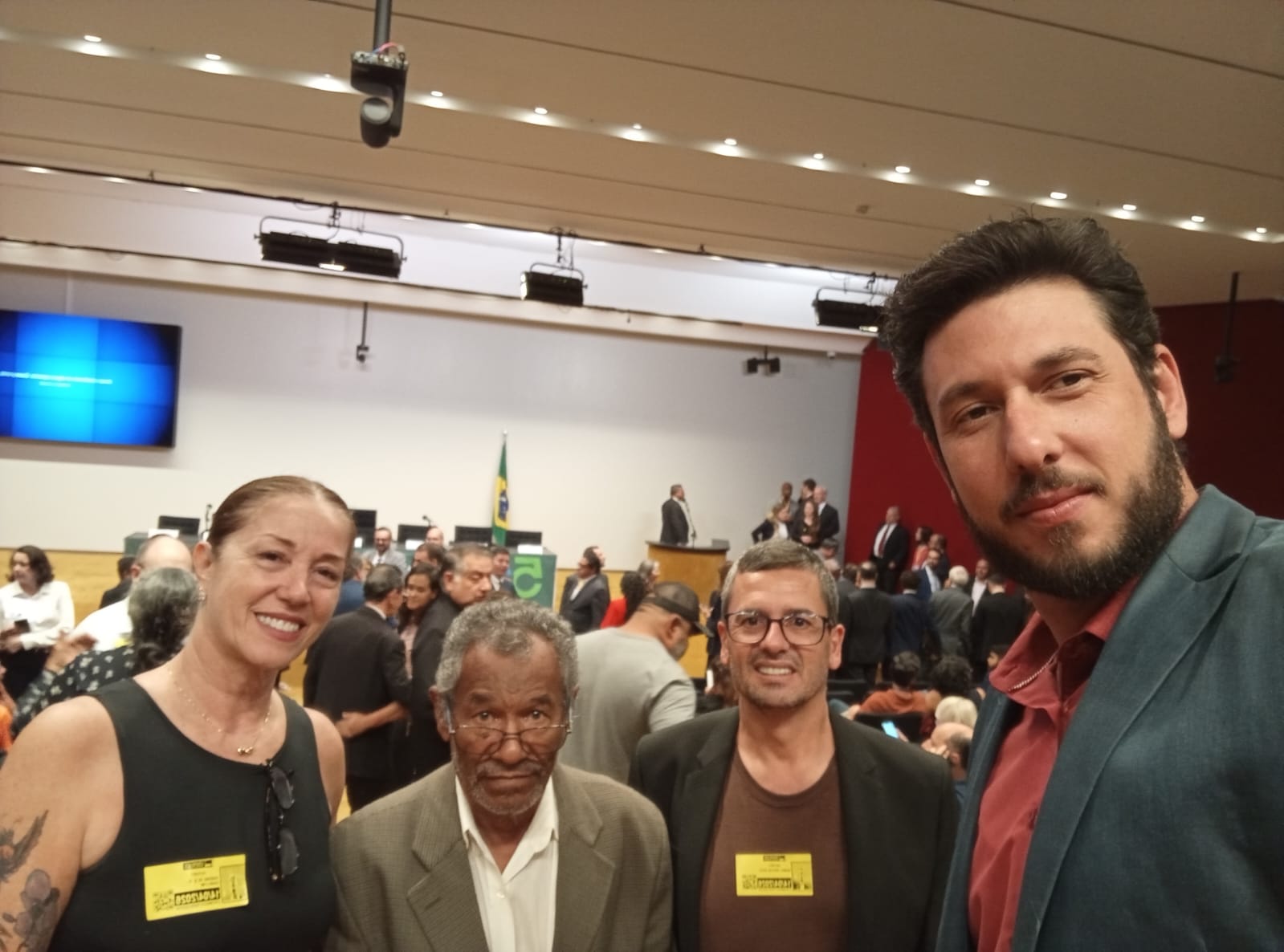 Você está visualizando atualmente DOIS PROJETOS MOBILIZAM OS FRENTISTAS